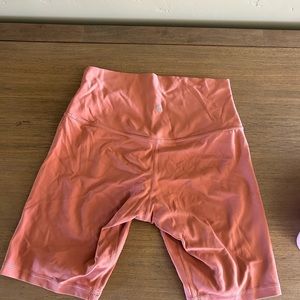 Lululemon allign 6inch size 6